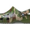 Crocs Beach Sandalen in Armeegrün mit Camouflage-Muster, 206454-3TC