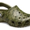 Crocs Classic Clog Camouflage Printing Strandsandalen in Armeegrün 206454-309