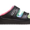 Crocs Classic Cozzzy Spray Dye Sandalen «Schwarz Multi» 208046-0C4