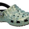Crocs Classic Iridescent Geometric Clog «Grün» 209841-001