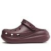 Crocs Classic Mega Crush Clogs «Dunkle Kirsche» 207521-6WD