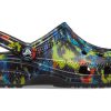 Crocs Classic Tie Dye Pattern Crocs Beach Unisex-Sandalen in Jeansblau 205453-4SW