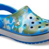 Crocs Crocband Printed Sandalen Blau Camouflage Unisex 205834-4JU Crocs Crocband Printed Sandalen Blau Camouflage Unisex 205834-4JU