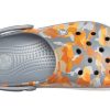 Crocs Crocband Printed Sandalen Schwarz Orange Camouflage «Black Orange» 205834-02Q