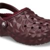 Crocs Gefütterte geometrische Clogs «Dark Cherry» 210069-6WD