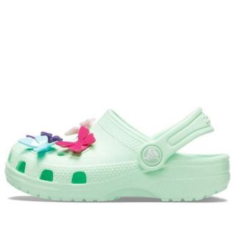 Crocs (GS) Klassische Clogs mit Schmetterlingsanhänger «Mint» 206179-3TI