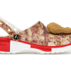Crocs KFC x Klassischer Clog «Fried Chicken Print» 206675-90H
