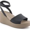 Crocs (WMNS) Brooklyn Keilsandalen mit Knöchelriemen «Schwarz Beige» 209406-07H