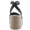 Crocs (WMNS) Brooklyn Keilsandalen mit Knöchelriemen «Schwarz Beige» 209406-07H