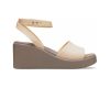 Crocs (WMNS) Brooklyn Knöchelriemen-Keilsandalen «Cremeweißbraun» 209406-2DS