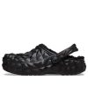 Crocs (WMNS) Classic Clog Gefütterte geometrische Schuhe «Schwarz» 210069-001
