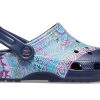 Crocs (WMNS) Classic Clog Liberty London Beach Tiefblaue Sandalen 206447-410 Crocs (WMNS) Classic Clog Liberty London Beach Tiefblaue Sandalen 206447-410