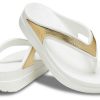 Crocs (WMNS) Hausschuhe mit dicker Sohle in Weißgold «White Gold» 206919-100 Crocs (WMNS) Hausschuhe mit dicker Sohle in Weißgold «White Gold» 206919-100