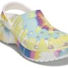 Crocs (WMNS) Klassische Clogs mit Wolken und Batikdruck, leicht, bequem, Sportsandalen, Pink/Blau, 207151-94S