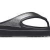Crocs (WMNS) Schwarze Hausschuhe mit dicker Sohle 206919-001