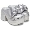 Crocs (WMNS) Siren Metallic Bow Clogs «Silber» 210050-0P1