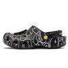 Crocs (WMNS) Smiley World Classic Clogs «Schwarz Weiß Gelb» 873137