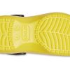 Crocs (WMNS) X Smiley Classic Clog Sandalen mit dicker Sohle und lächelndem Gesicht und Wolken, Gelb/Schwarz, 207233-90H