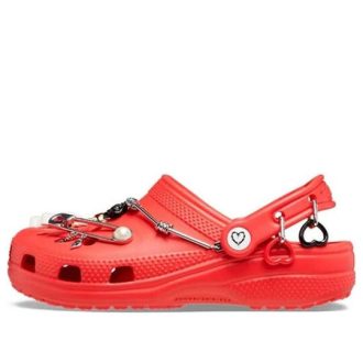 Crocs x Karol G Klassische Clogs «Metal Hearts» 207998-8C1