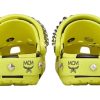 Crocs x MCM Clogs mit Camouflage-Print „Neongelb“ MEXCSMM27YN