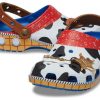 Crocs x Toy Story Klassischer Clog «Woody» 209446-4GX