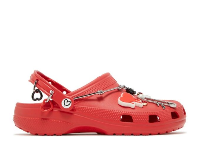 Karol G x Classic Clog „Metal Hearts“