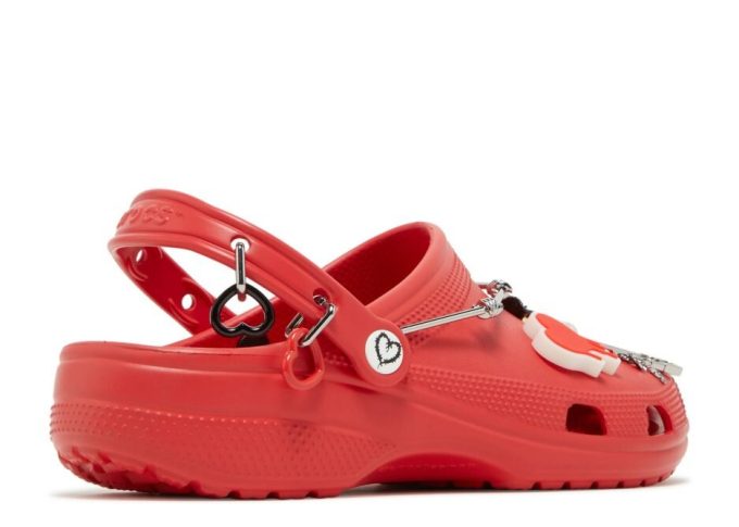 Karol G x Classic Clog „Metal Hearts“