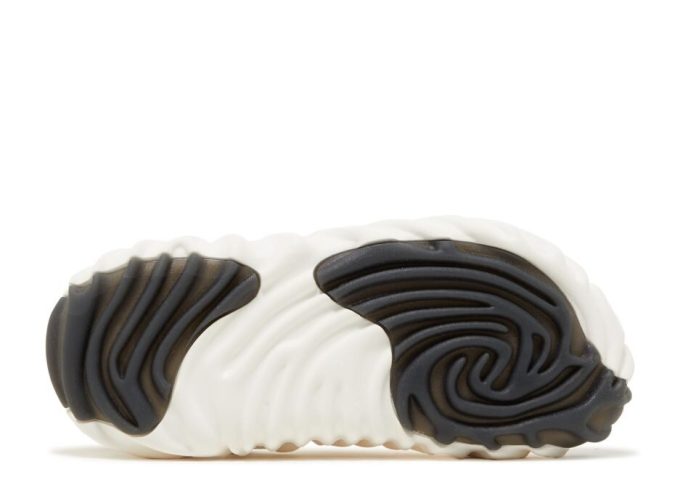 Salehe Bembury x Pollex Clog „Tragetestprobe“ Exklusiv bei der Paris Fashion Week“ Salehe Bembury x Pollex Clog „Tragetestprobe“ Exklusiv bei der Paris Fashion Week“